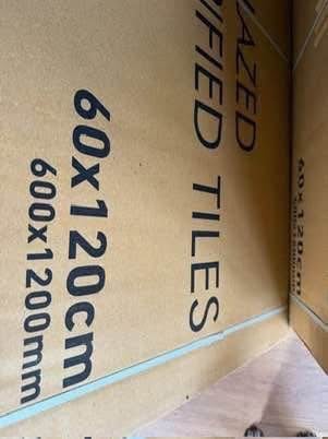 4 large tiles 600 x 1200 mm in white and grey marble pattern brand new price is for all 4 tiles
