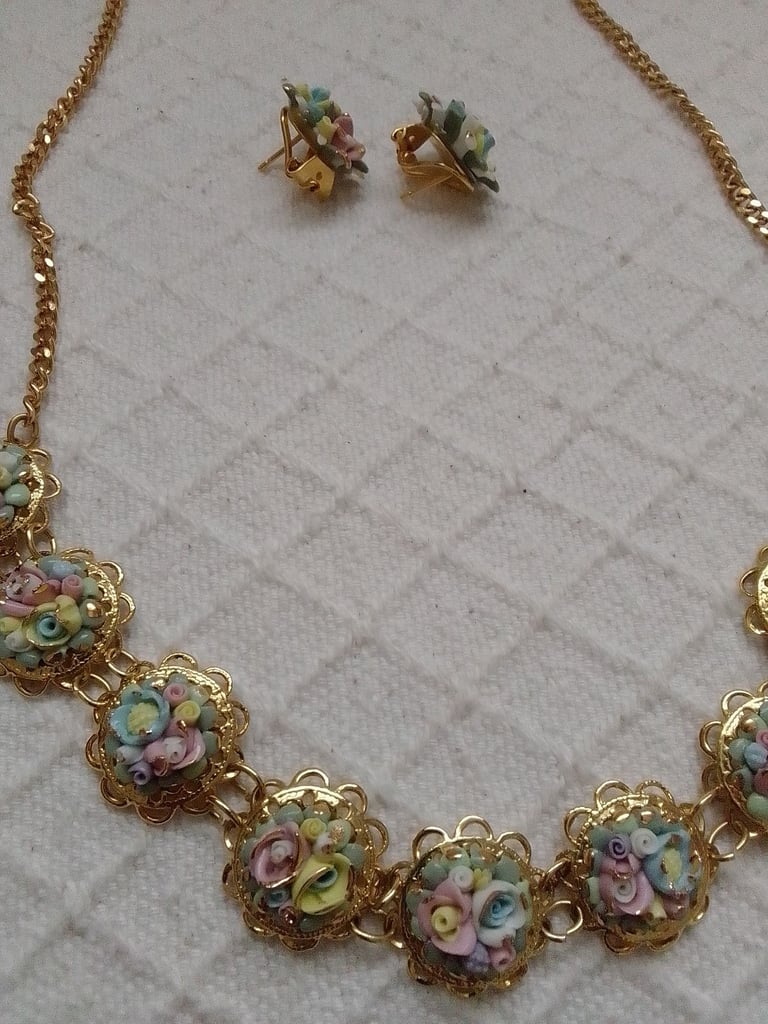 Costume Jewellery necklace and earrings set 