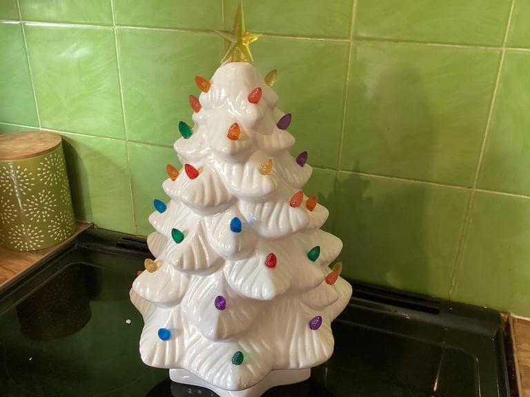 Mr Christmas light up ceramic tree in white