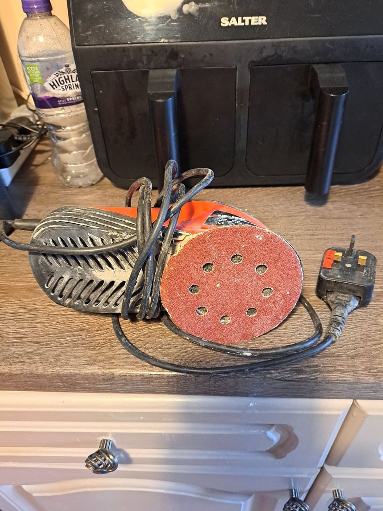 image for working black and decker wired sander