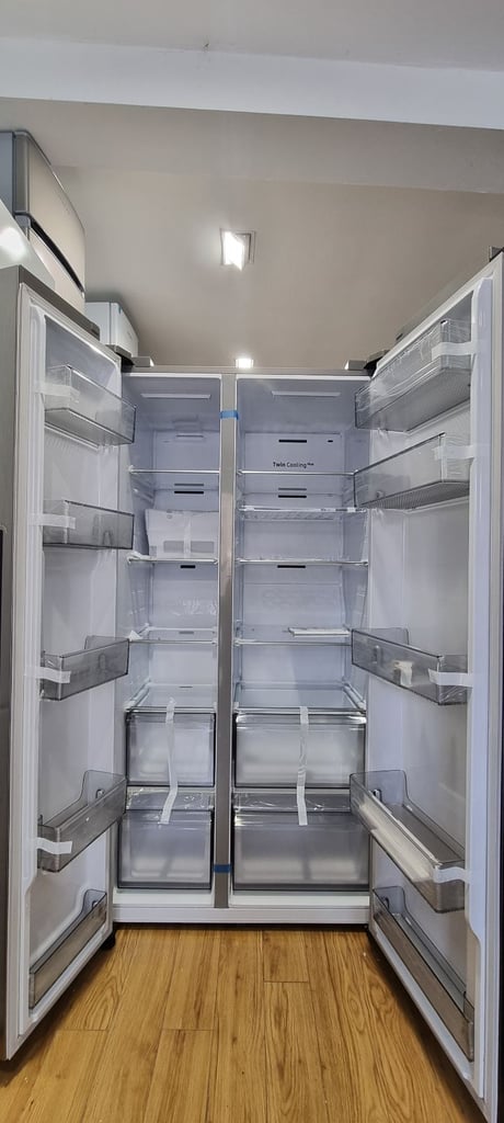 Ex display SAMSUNG Series 8 SpaceMax RS66DG813CS9EU American-Style Smart Fridge Freezer - Silver 