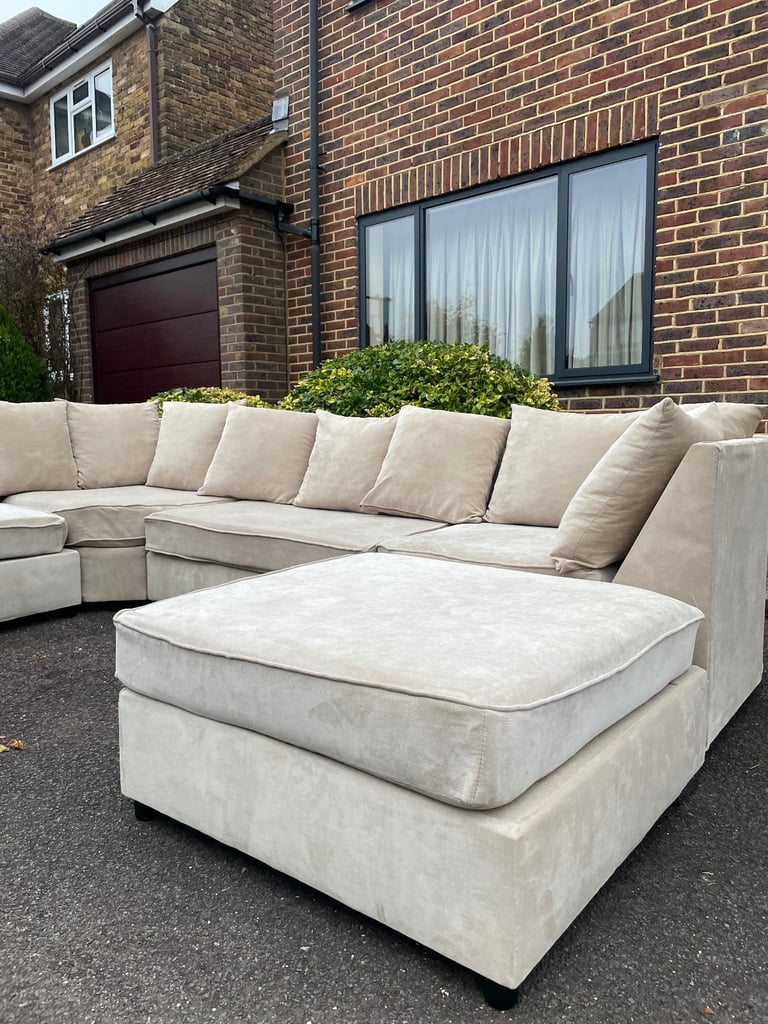 Large cream U shaped corner sofa - DELIVERY AVAILABLE!