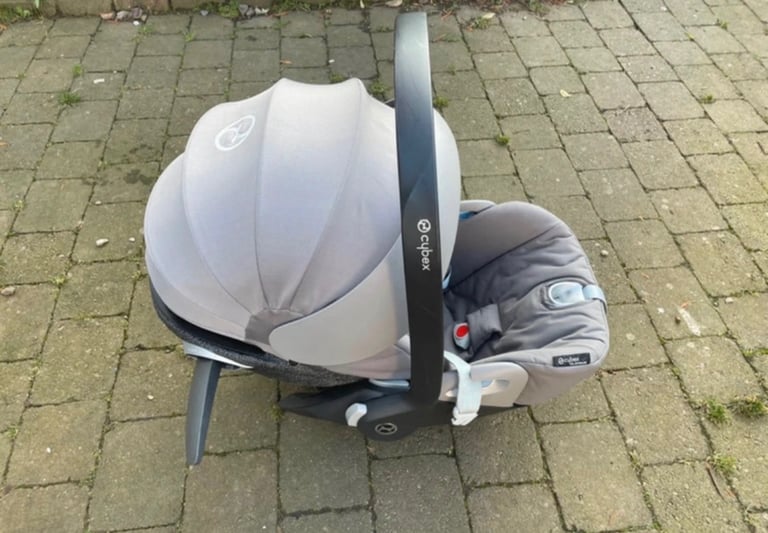 image for Cybex Cloud z I-size car seat PLUS Iso fix car attachment