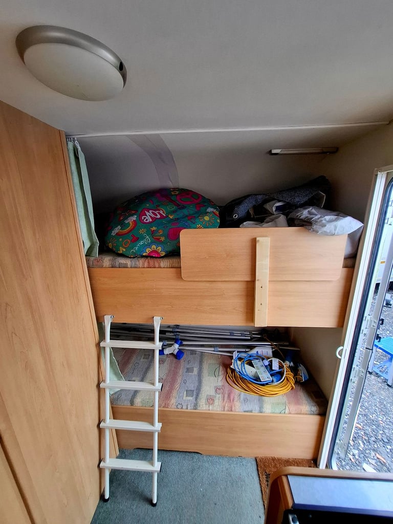 Lighweight 4 berth Lunar Zenith caravan 2004 year 