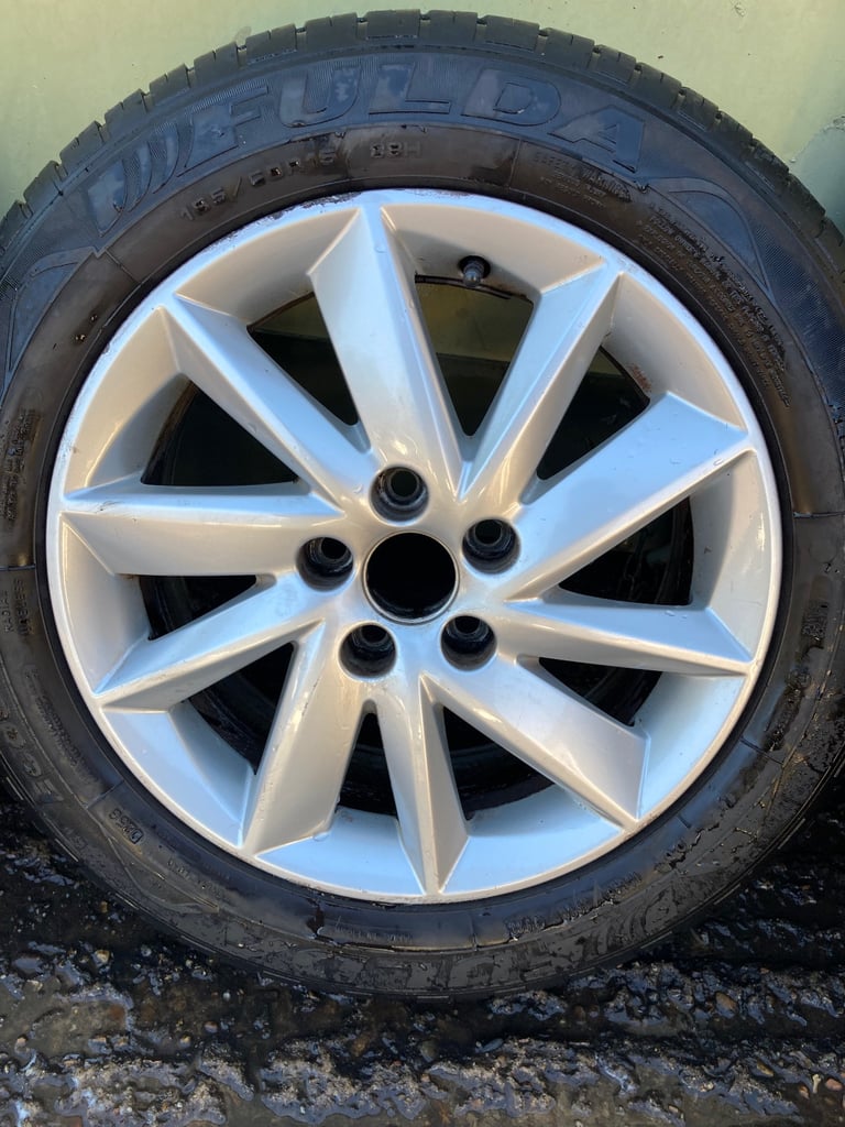 Seat Ibiza Alloy Wheels With Nearly New  185/60/15 Fulda Tyres. 6jx15 6J0601025m