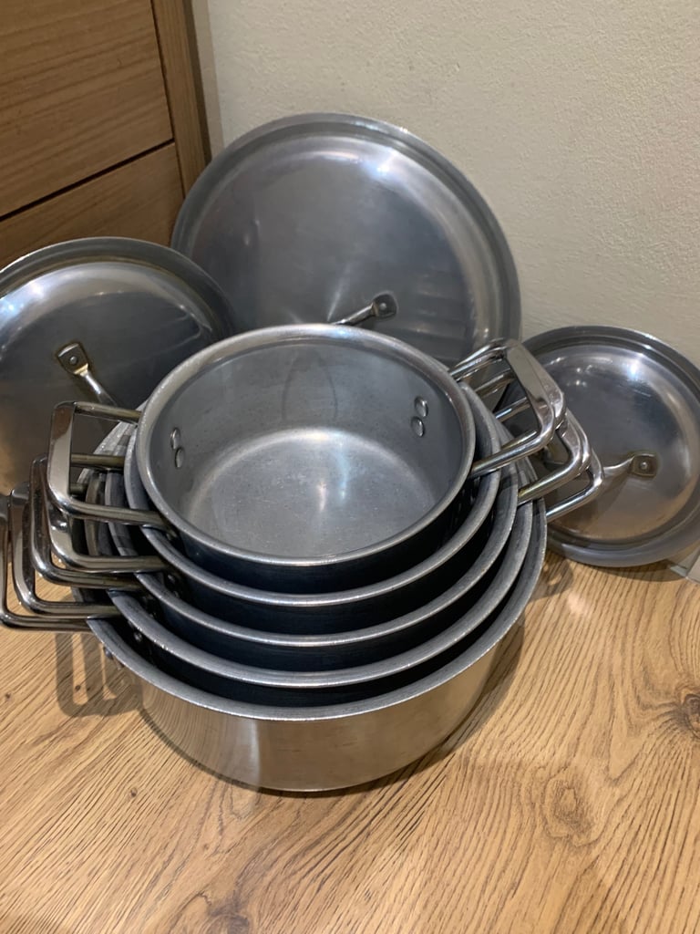 Aluminium cooking pots 