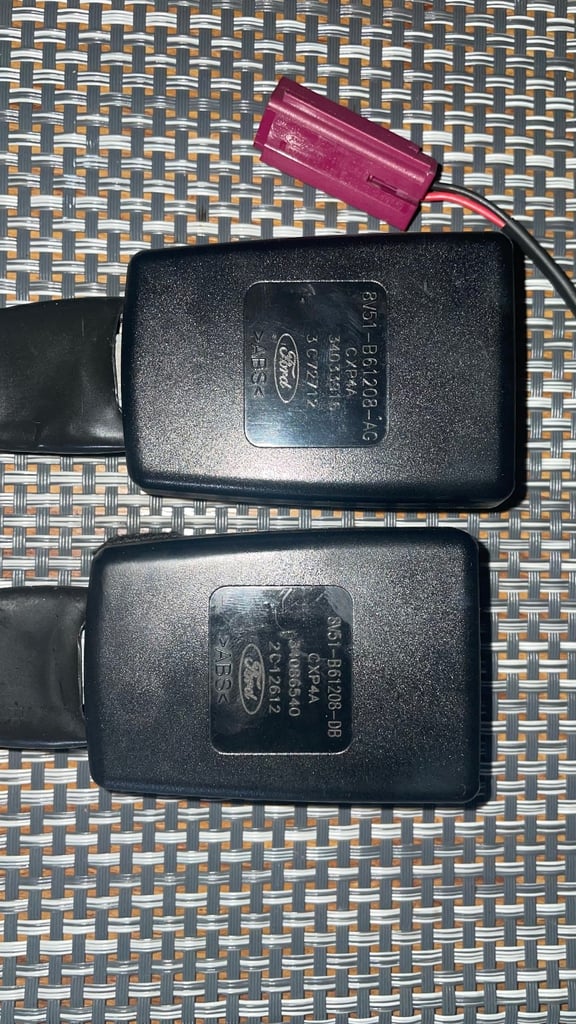 Ford Fiesta Mk7 Seatbelt Buckle Seat Belt Passengers & Drivers Front 8V51B61208