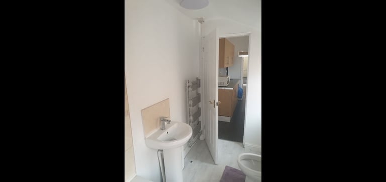 House to rent in le4 6ef