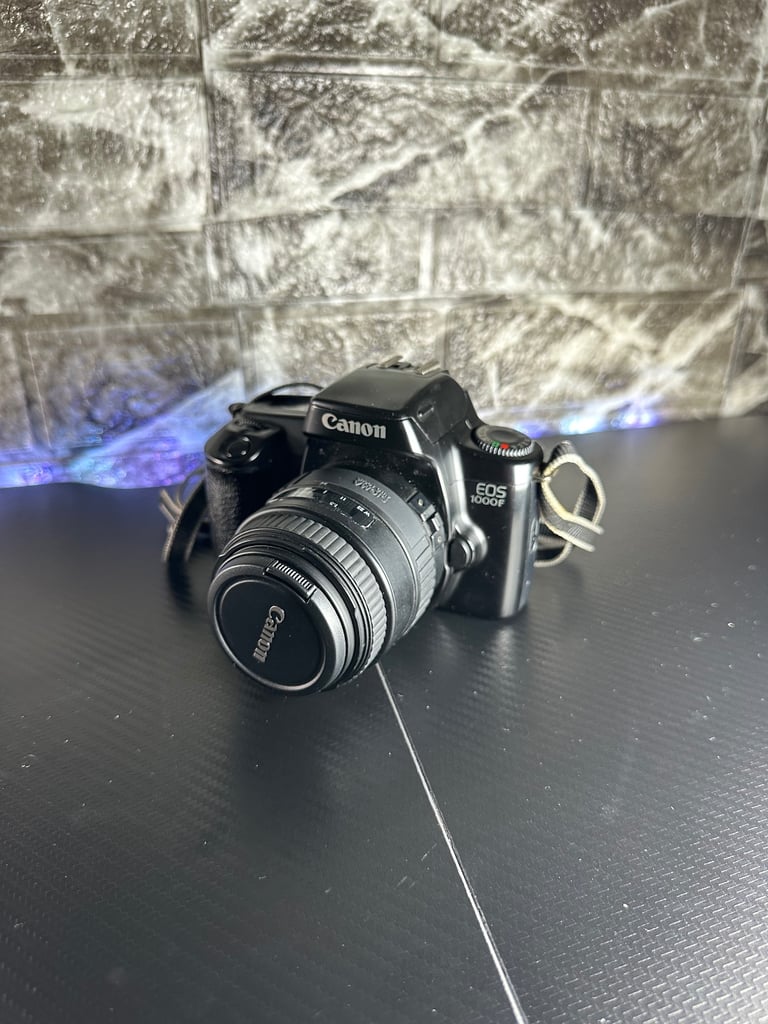 Canon EOS 1000F 35mm Sigma Lens SLR Film Camera *Needs Battery* Good Condition