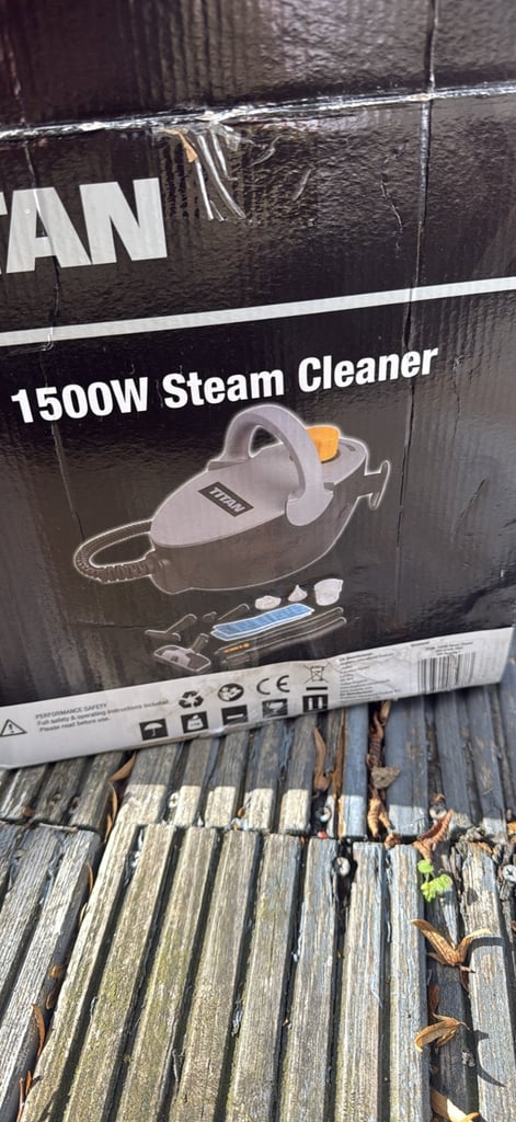 Titan 1500W steam cleaner 