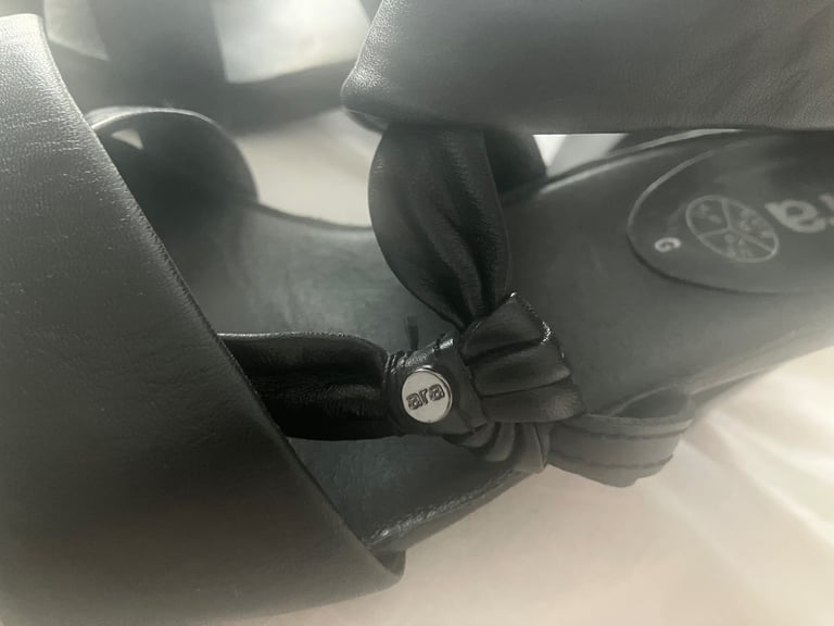 Ara Ladies sandles size 5