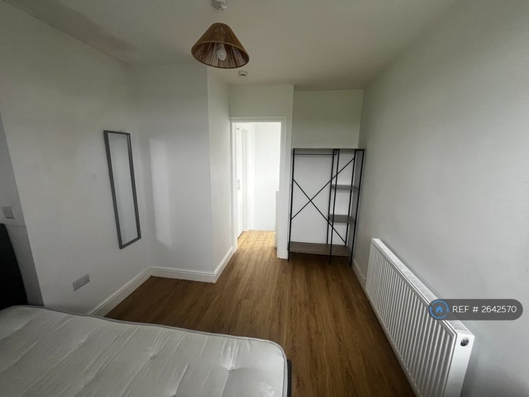 1 bedroom flat in Newport Road, Cardiff, CF24 (1 bed) (#2642570)