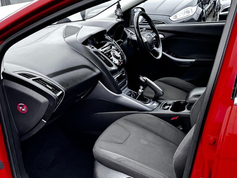 2011 Ford Focus 1.6 TDCi Titanium Euro 5 (s/s) 5dr HATCHBACK Diesel Manual