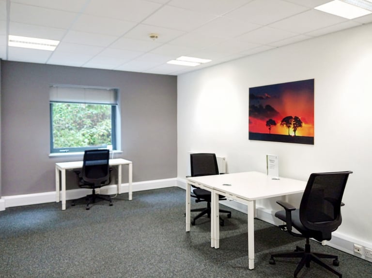 Evesham - WR11 1GP, 2 Work station private office to rent at Vale Park