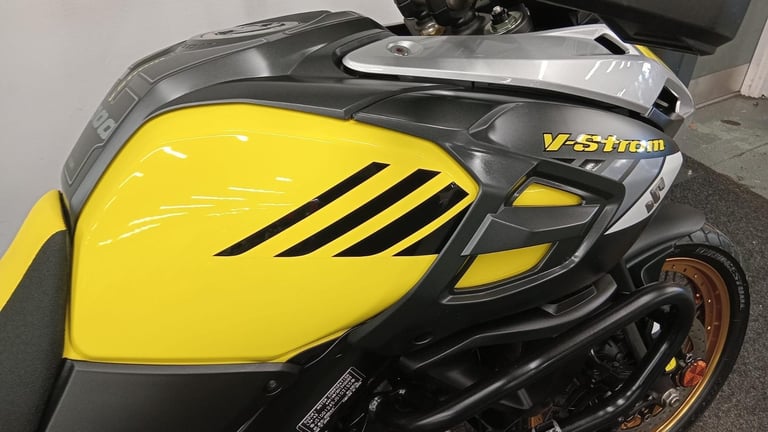 SUZUKI DL1000 ** 12 MONTH MOT - DELKEVIC EXHAUST - CRASH BARS ** 