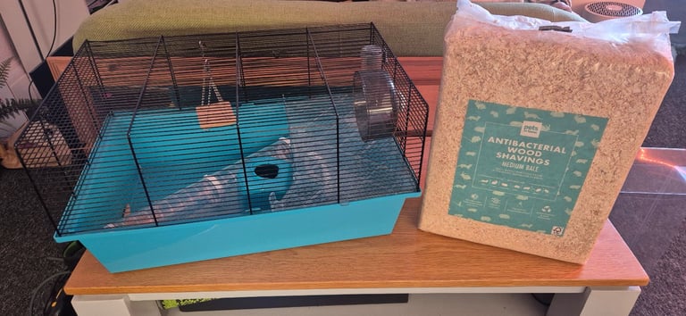 Hamster cage & bedding 