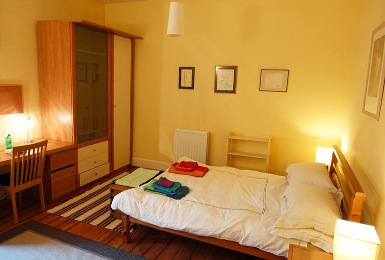 WEST END DOUBLE ROOM WITH PRIVATE ENTRANCE