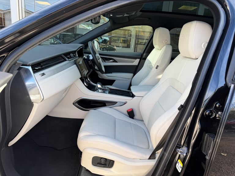 2024 Jaguar F-Pace 2.0 P400e 19.3kWh R-Dynamic SE Black Auto AWD Euro 6 (s/s) 5dr ESTATE Petrol/E...