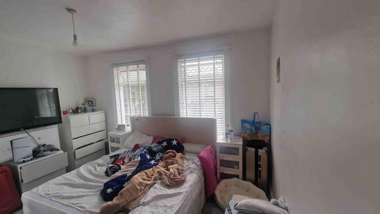 Seperate & Spacious 3 Bed House for Rent – N9 8RX