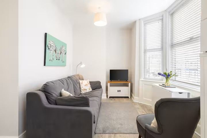 2 Bedroom Flat on Trafalgar Square 