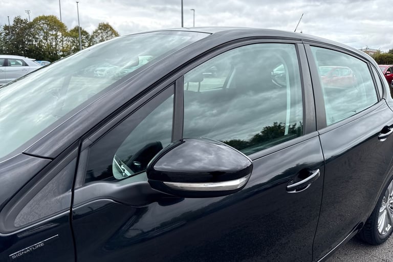 2019 Peugeot 208 1.2 PureTech Signature Euro 6 (s/s) 5dr Hatchback PETROL Manual