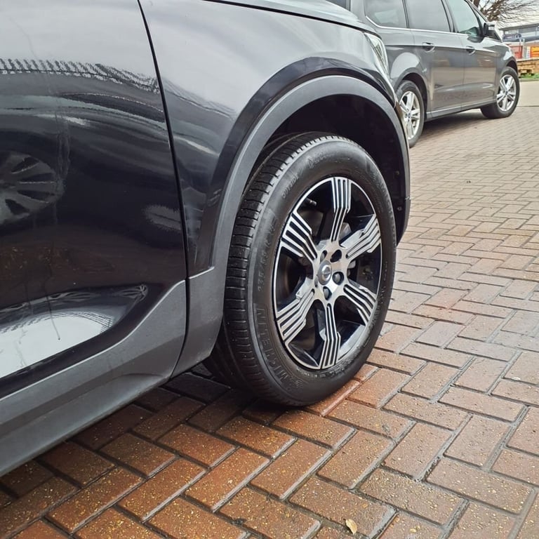 2020 70 VOLVO XC40 2.0 B4 INSCRIPTION MHEV 5D 195 BHP