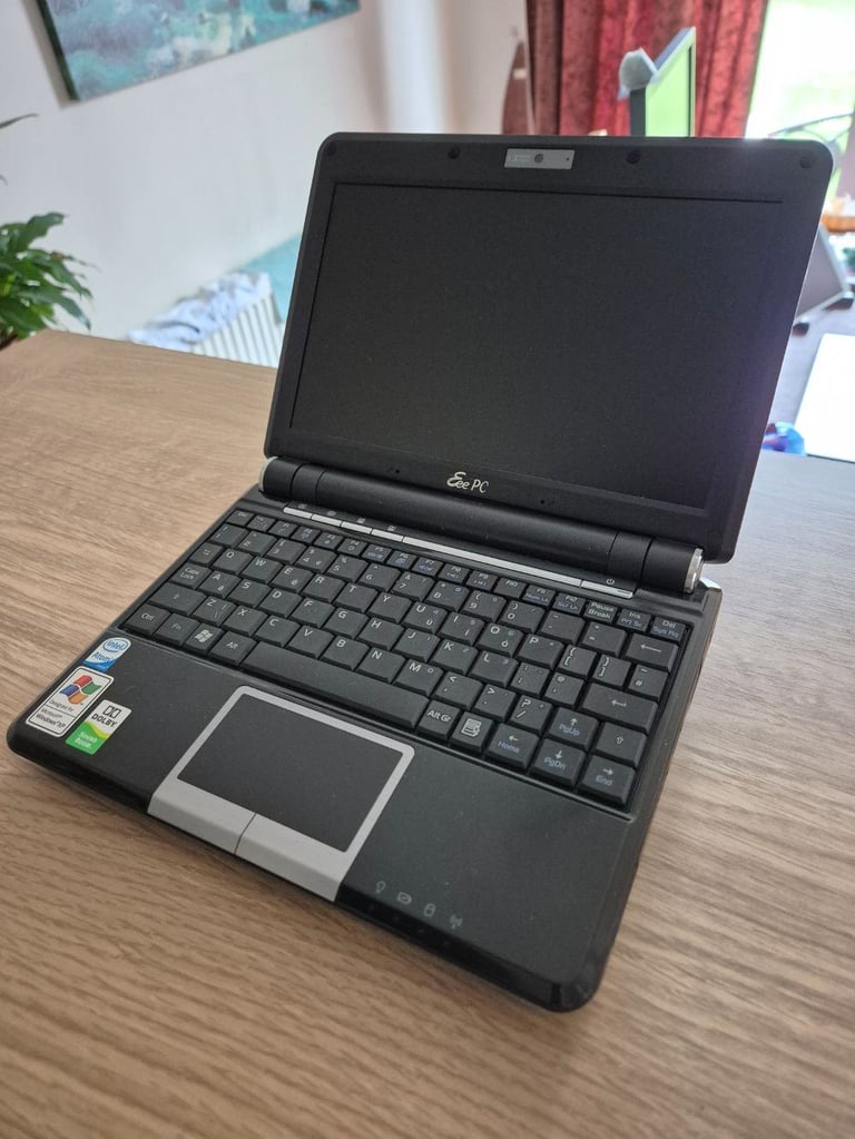 image for Asus Eee PC 901 tiny laptop running Linux Mint (was Windows XP and 10) in stunning condition