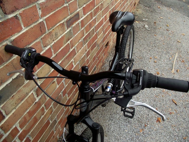 APOLLO SPIRAL 27.5 MOUNTAIN BIKE FOR SALE.CLEAN CONDITION.(FULLY SERVICED)