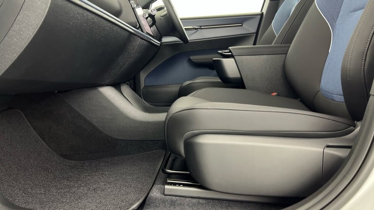 2025 Volvo EX30 Plus, Single Motor Extended Range, Electric Estate Electric Automatic