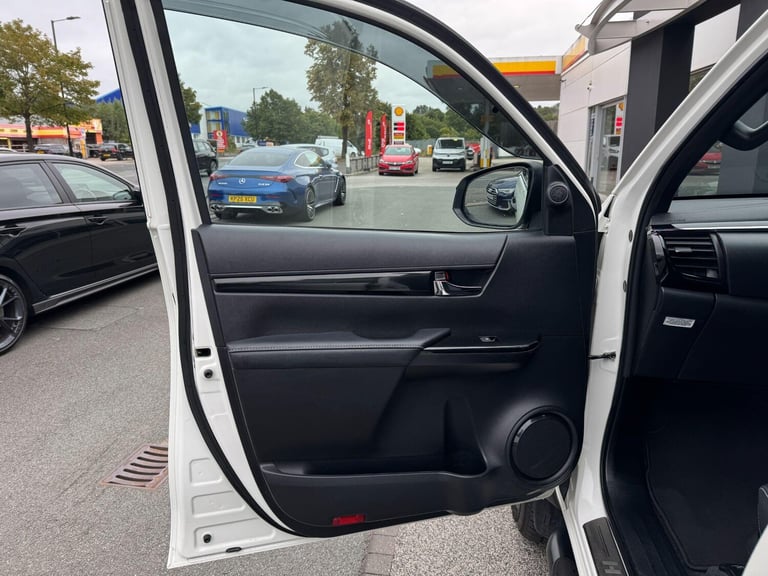 2020 Toyota Hilux 2.4 D-4D Invincible X Auto 4WD Euro 6 (s/s) 4dr (TSS) PICK UP Diesel Automatic