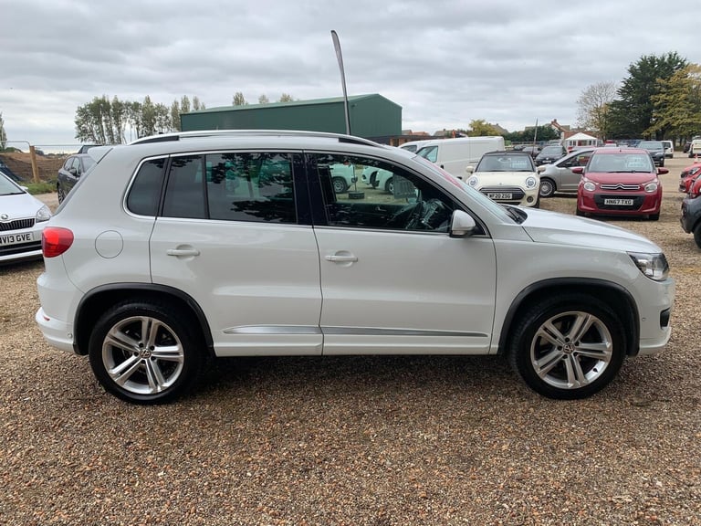 2014 Volkswagen Tiguan 2.0 TDi BlueMotion Tech R-Line 177 5dr ESTATE Diesel Manual