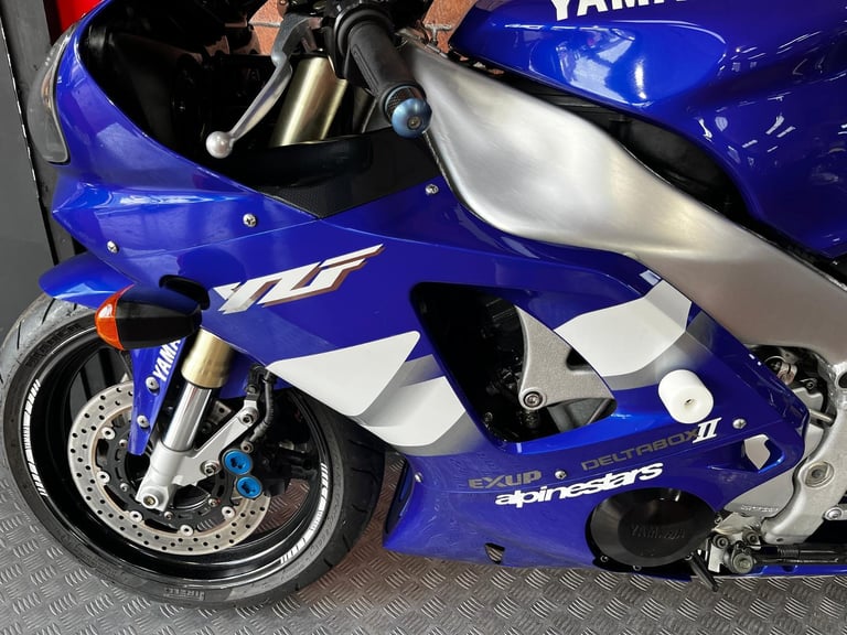 Yamaha YZF R1 5JJ LOVLEY CLEAN EXAMPLE