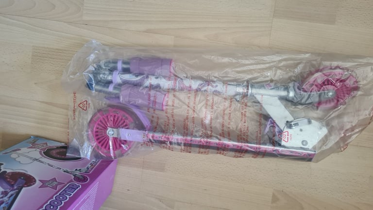 Junior Kids Scooter - Pink, 2 Wheels, Lights up, Unicorn theme, foldable