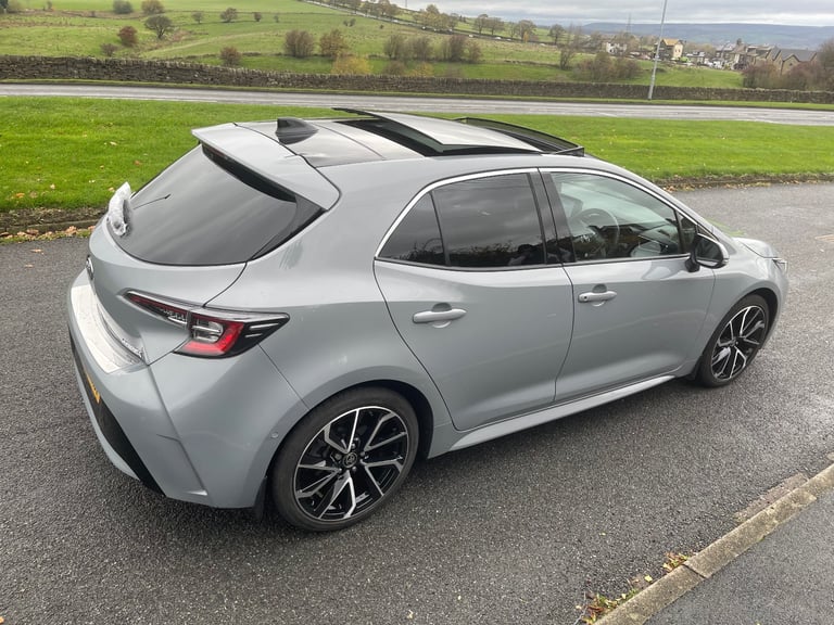 TOYOTA COROLLA PETROL HATCHBACK 1.8 VVT-i Hybrid Excel 5dr CVT [Panoramic Roof]