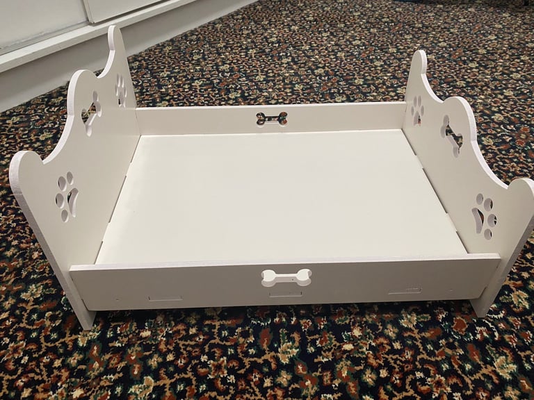 Cat wood bed brand new