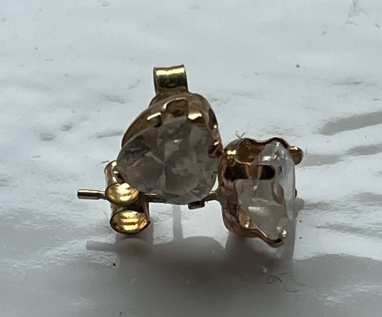 image for 9CT Gold Cubic Zirconia Heart Shaped Post Earrings…