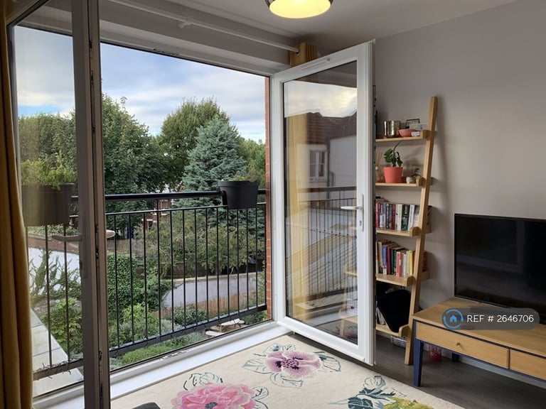 2 bedroom flat in The Old Library, Bristol, BS6 (2 bed) (#2646706)