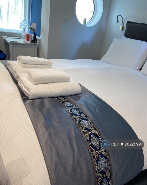 Studio flat in Surrenden Crescent, Brighton, BN1 (#2622599)