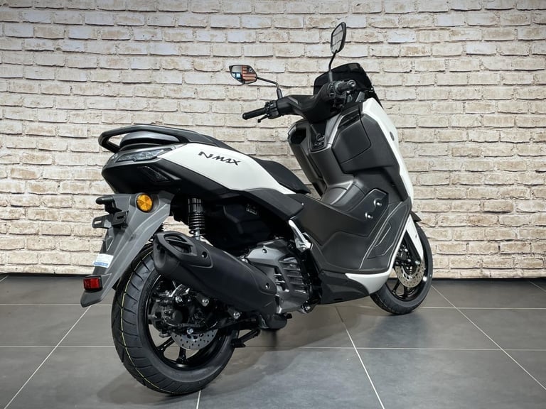 YAMAHA NMAX 125 2025 MODEL IN MILKY WHITE - IN STOCK AVAILABLE NOW !