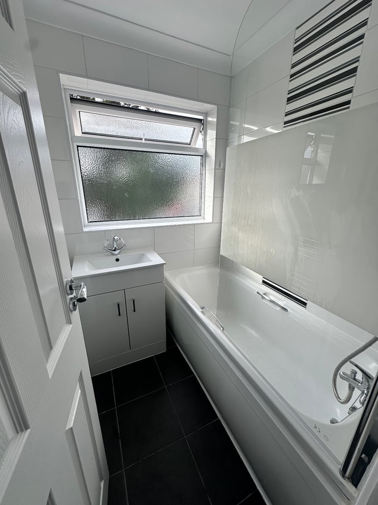 (Bills Included) Spacious Double Room to Rent in Hornchurch 