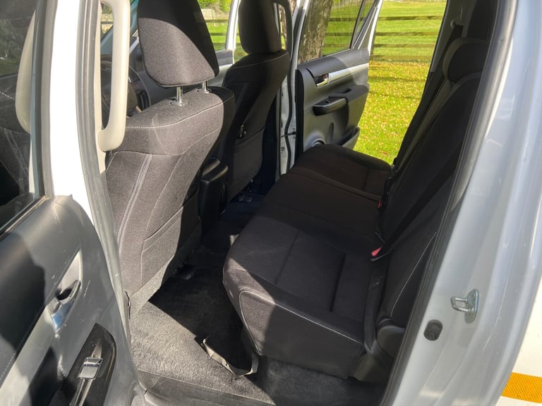 TOYOTA HILUX 2.4 D-4D 150PS ICON MANUAL 4X4 UTILITY PICKUP 21 REG 19,400 MILES