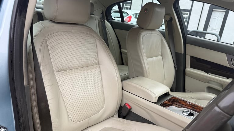 2011 Jaguar XF 3.0d V6 Premium Luxury 4dr Auto SALOON Diesel Automatic