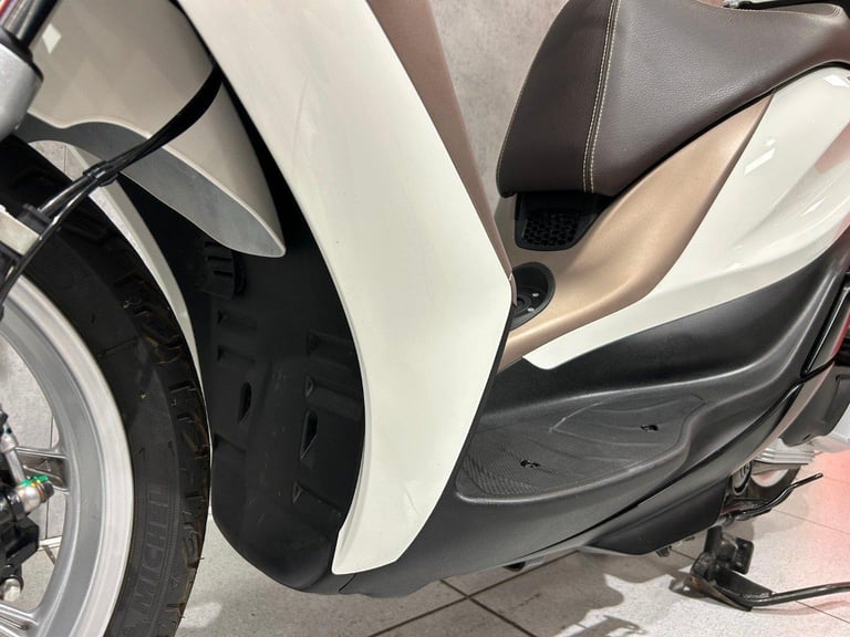 2023 Piaggio Medley 125 - 1332 miles