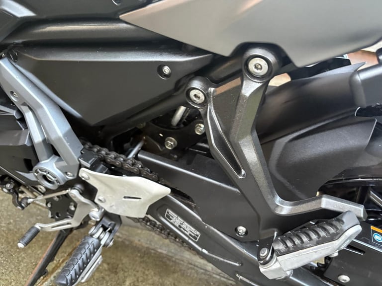 2019 / 69 Kawasaki Z650ABS £4500 Green 3291 miles. 