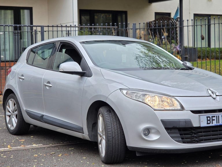 2011 Renault Megane 1.5 dCi Dynamique TomTom Euro 5 5dr HATCHBACK Diesel Manual
