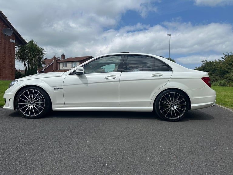 *** 2012 Mercedes-Benz C63 AMG 6.2 V8 460 BHP *** SUN-ROOF 