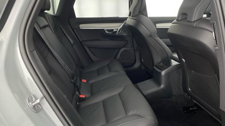 2024 Volvo V90 Ultra T8 AWD Plug-in hybrid Electric/Petrol Dark Automatic Estate Petrol Automatic