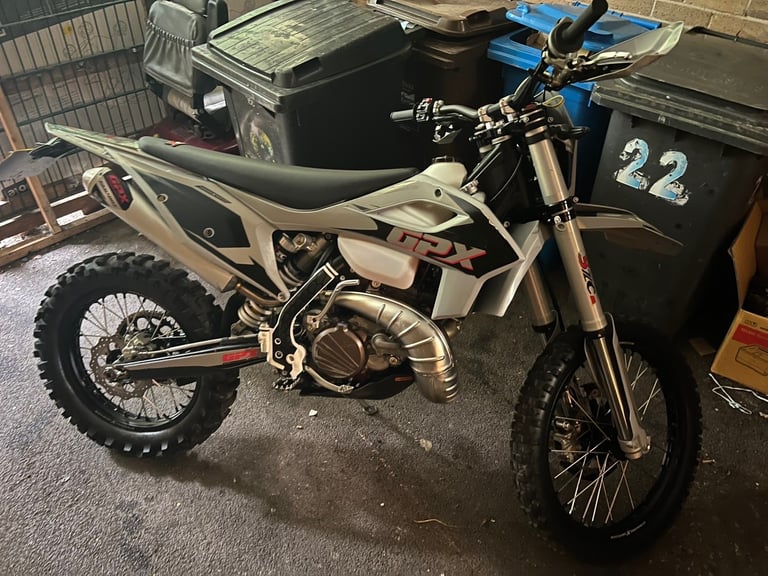 Gpx tse300r 2024 703 miles one owner 