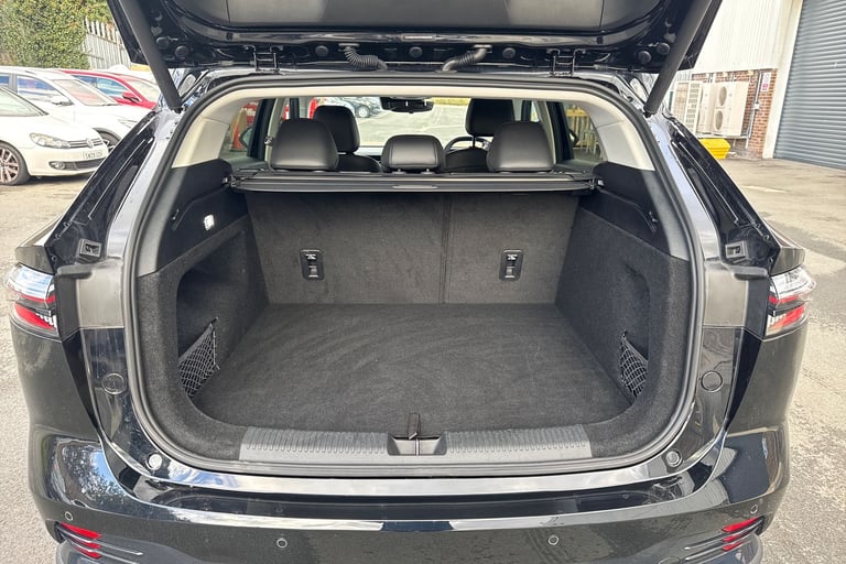 2025 MG MG HS 106287 Hatchback Petrol Automatic