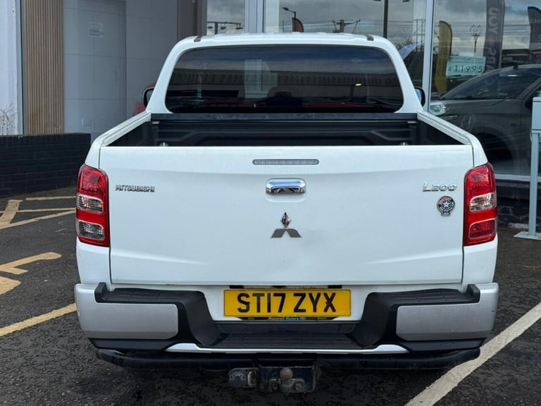 2017 Mitsubishi L200 2.4 DI-D DC Titan Pickup Double Cab 4dr Diesel Manual 4WD Euro 6 (178 ps) Di...